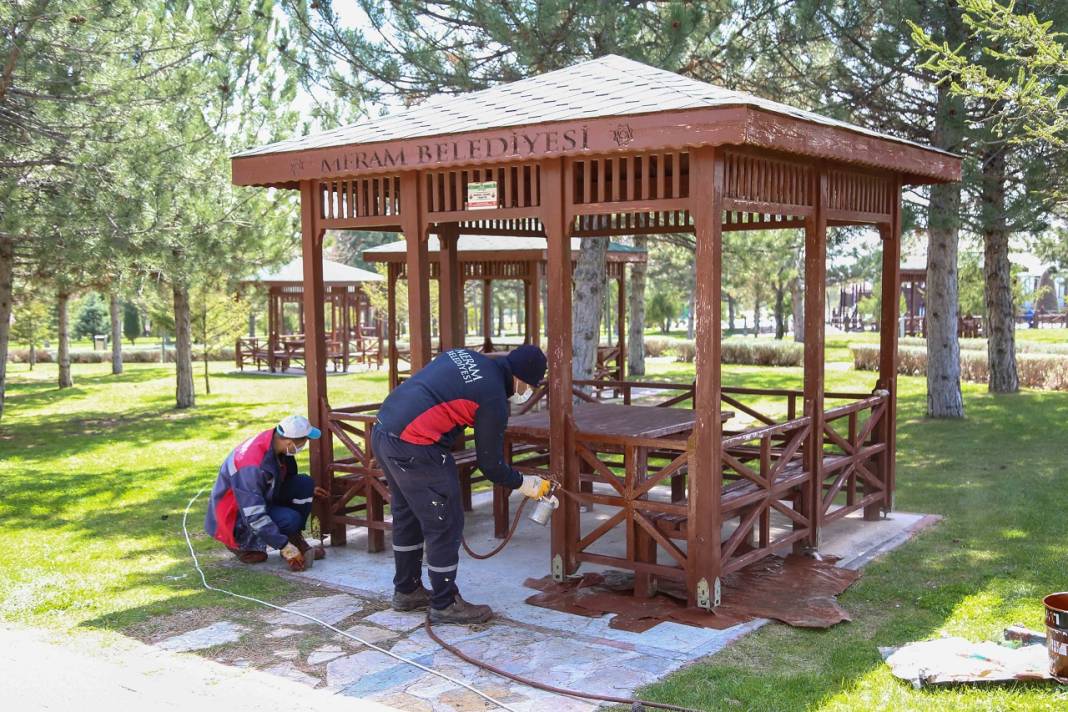 Zamanın yeşil aktığı Meram'da hummalı yaz hazırlığı! İşte karelerle o çalışmalar 1